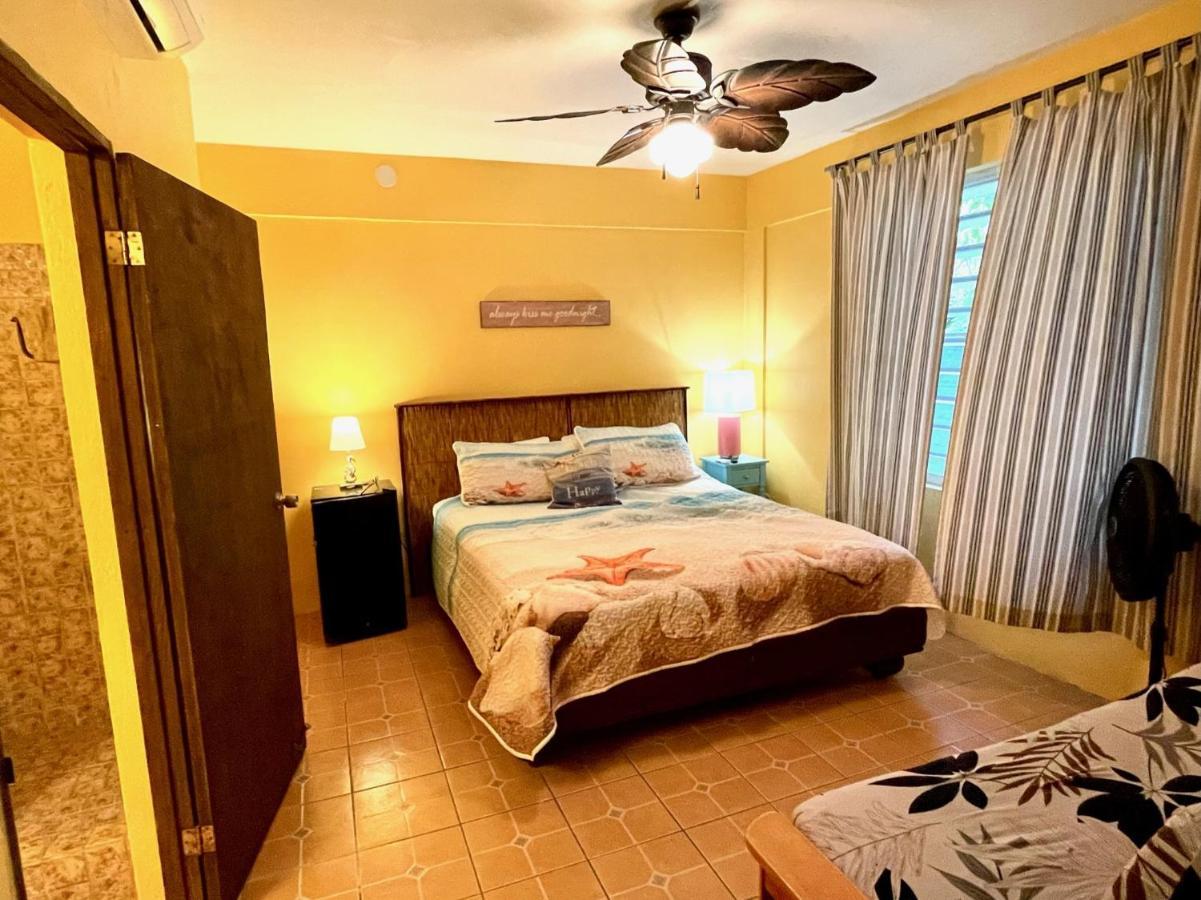 Esperanza Inn Guesthouse (Adults Only) 비에케스 객실 사진