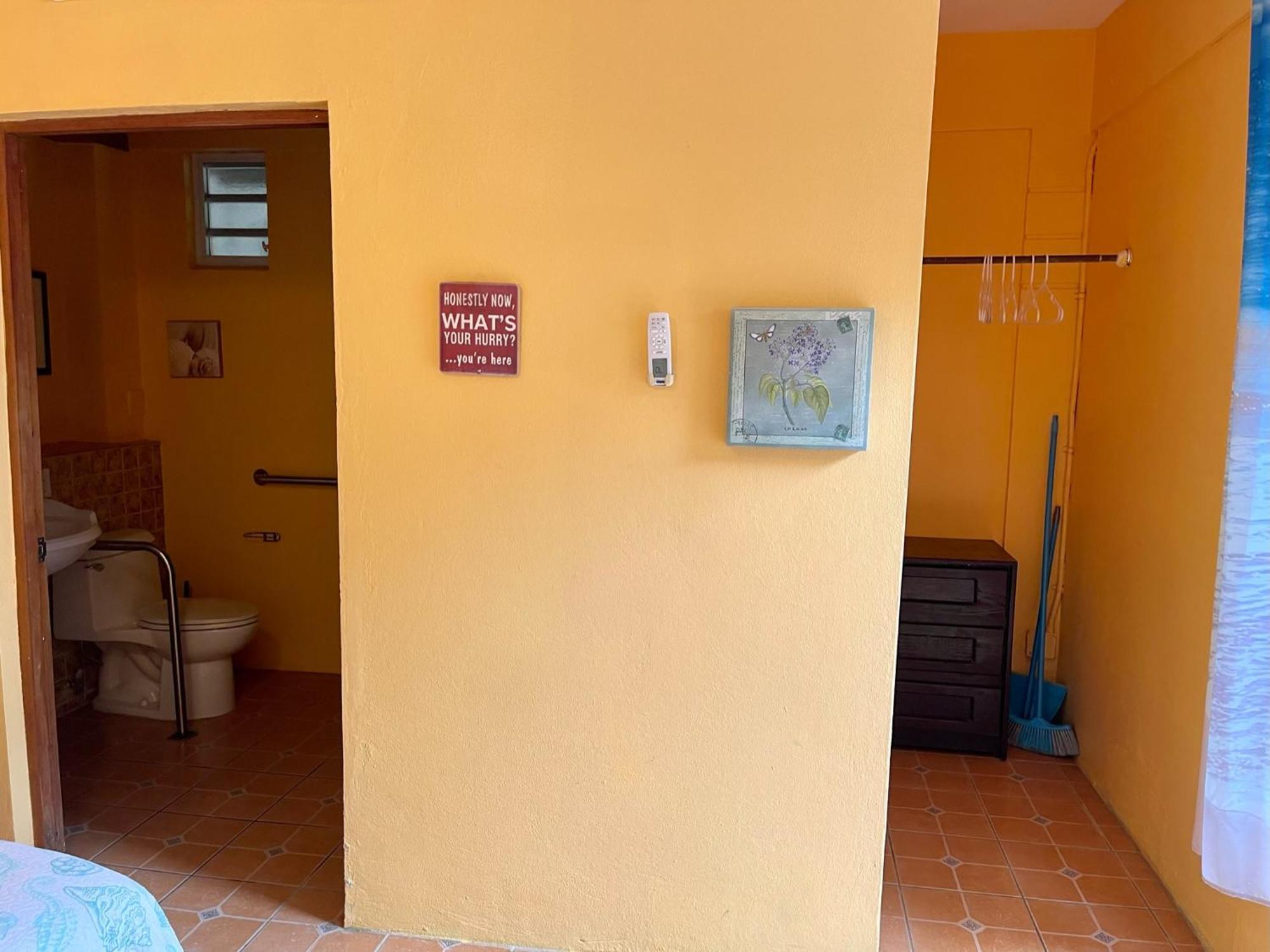 Esperanza Inn Guesthouse (Adults Only) 비에케스 객실 사진