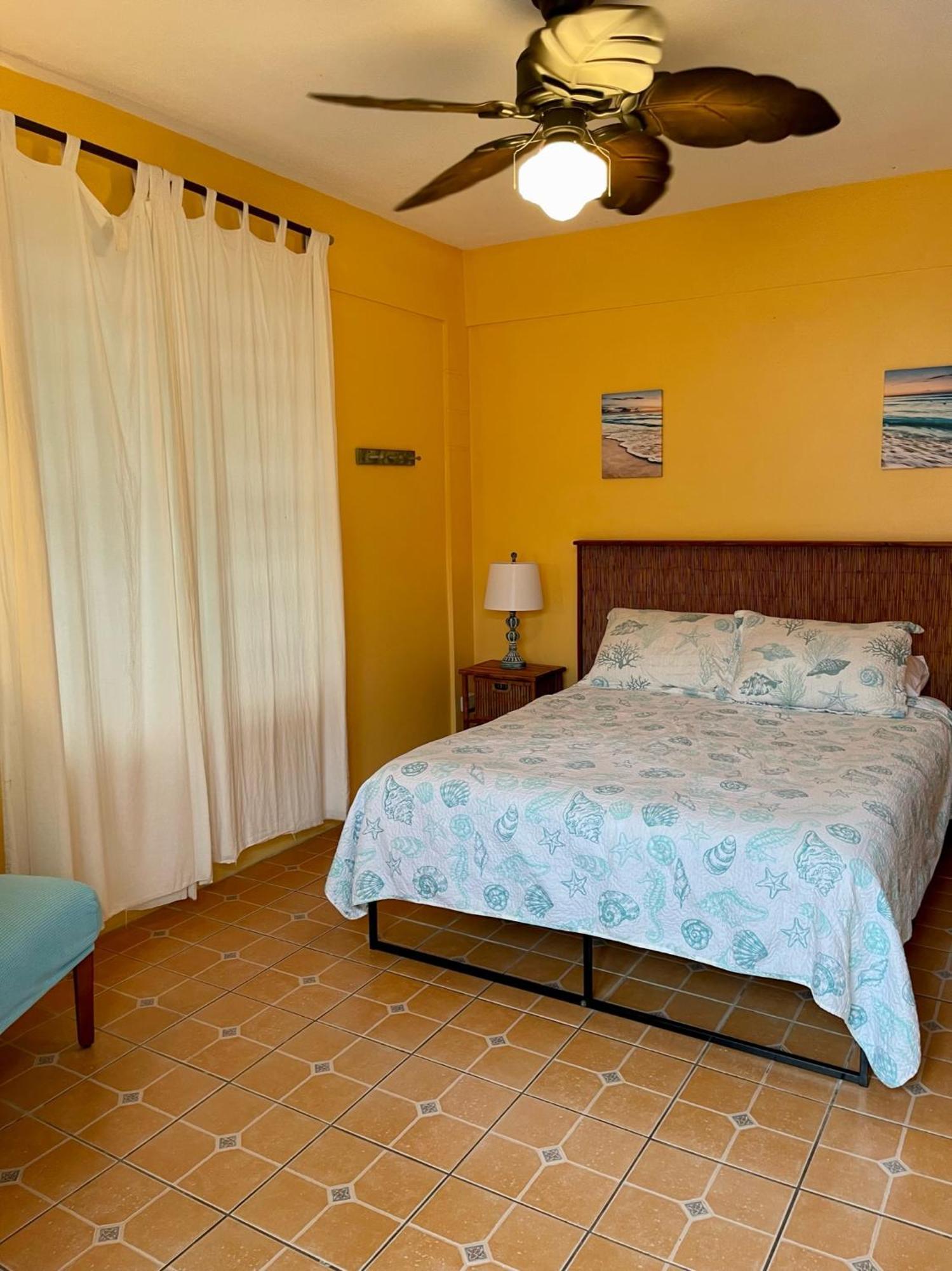 Esperanza Inn Guesthouse (Adults Only) 비에케스 객실 사진